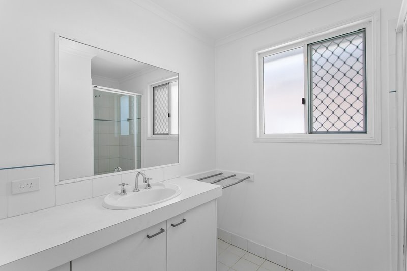 Photo - Unit 2/23 Rosella St , Bongaree QLD 4507 - Image 3