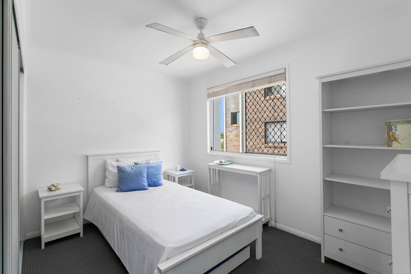 Photo - Unit 2/23 Rosella St , Bongaree QLD 4507 - Image 5