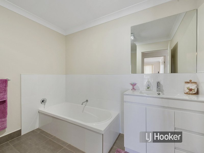 Photo - Unit 2/29 Freestone Crescent, Wynyard TAS 7325 - Image 11