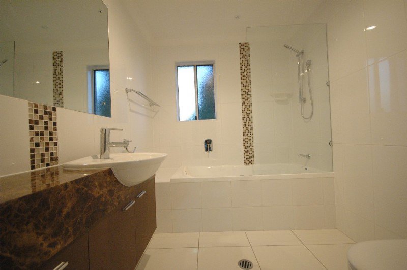 Photo - Unit 2/2A Daranlee Court, East Toowoomba QLD 4350 - Image 3