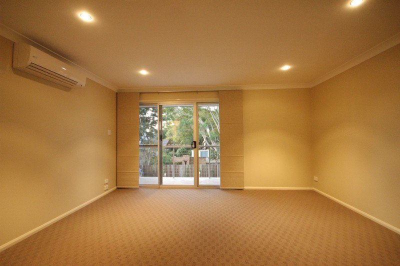 Photo - Unit 2/2A Daranlee Court, East Toowoomba QLD 4350 - Image 5