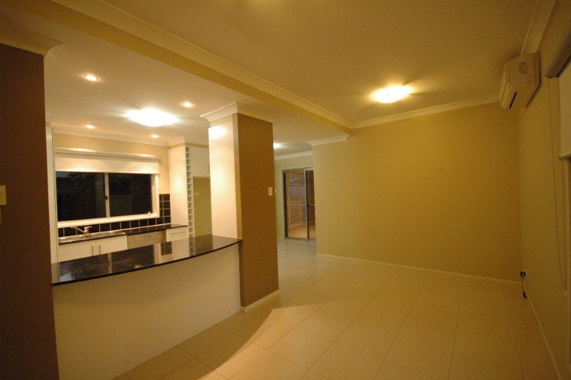 Photo - Unit 2/2A Daranlee Court, East Toowoomba QLD 4350 - Image 6