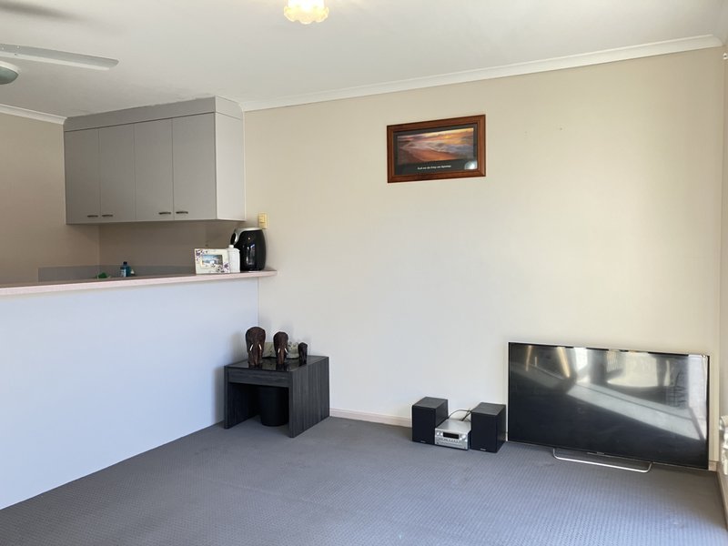 Photo - Unit 2/3 Belvedere St , Clontarf QLD 4019 - Image 3