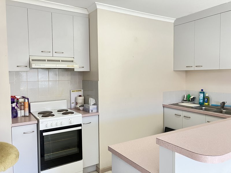 Photo - Unit 2/3 Belvedere St , Clontarf QLD 4019 - Image 7