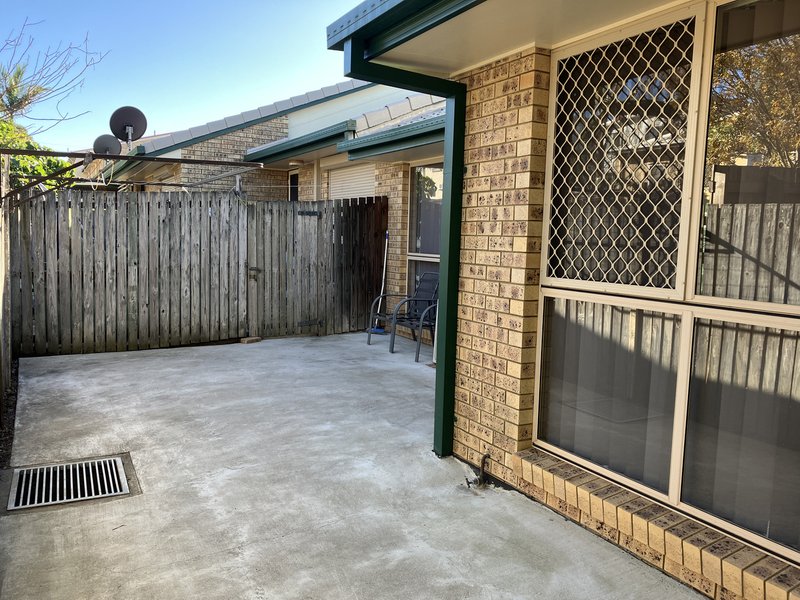 Photo - Unit 2/3 Belvedere St , Clontarf QLD 4019 - Image 12