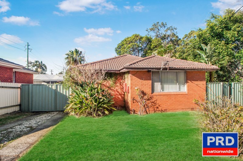 Photo - Unit 2/3 Rachel Crescent, Unanderra NSW 2526 - Image 1