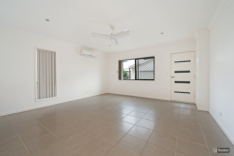 Photo - Unit 2/30 Mercury Parade, Mango Hill QLD 4509 - Image 2