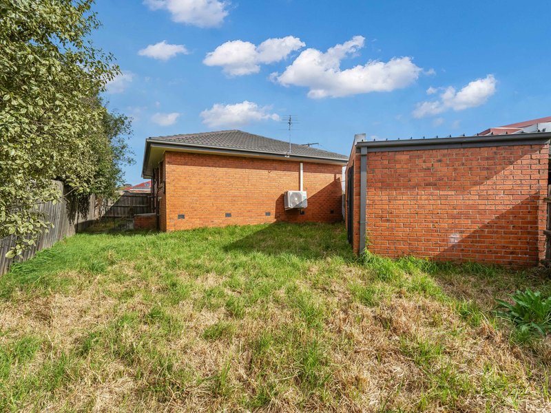 Photo - Unit 2/31 Verbena Crescent, Noble Park VIC 3174 - Image 7