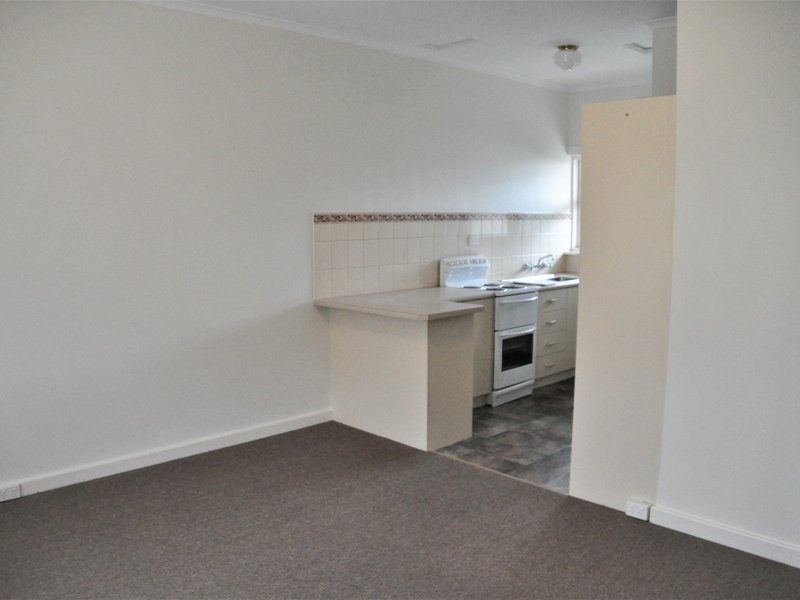 Photo - Unit 2/32 Hill Street, Victor Harbor SA 5211 - Image 2