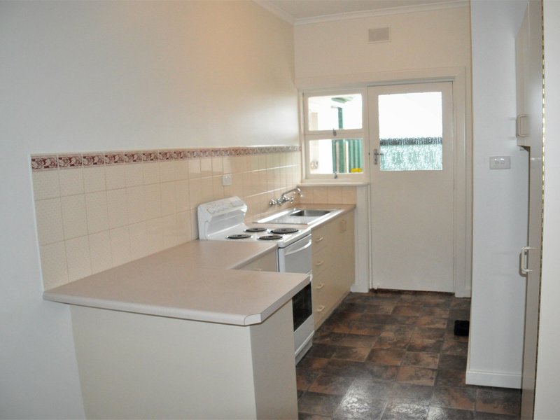 Photo - Unit 2/32 Hill Street, Victor Harbor SA 5211 - Image 3