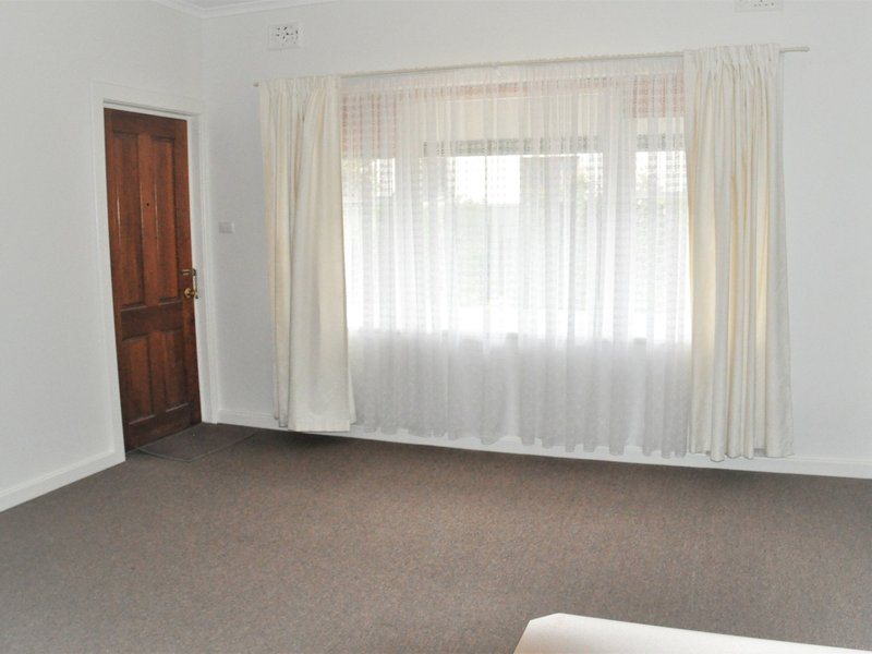 Photo - Unit 2/32 Hill Street, Victor Harbor SA 5211 - Image 4