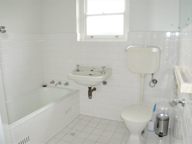 Photo - Unit 2/32 Hill Street, Victor Harbor SA 5211 - Image 8