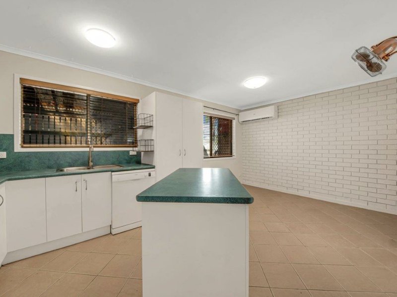 Photo - Unit 2/36 Langdon Street, Tannum Sands QLD 4680 - Image 5