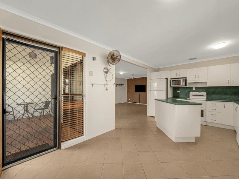 Photo - Unit 2/36 Langdon Street, Tannum Sands QLD 4680 - Image 7