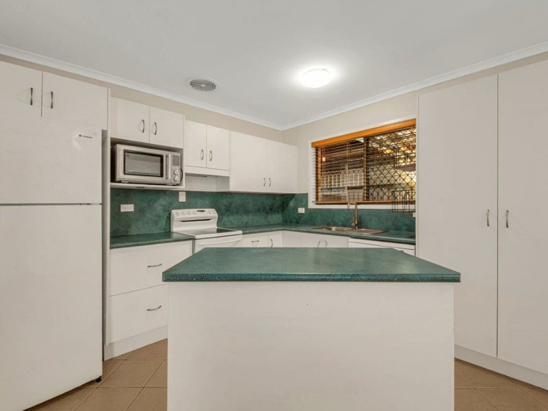 Photo - Unit 2/36 Langdon Street, Tannum Sands QLD 4680 - Image 8