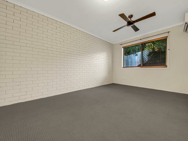 Photo - Unit 2/36 Langdon Street, Tannum Sands QLD 4680 - Image 11