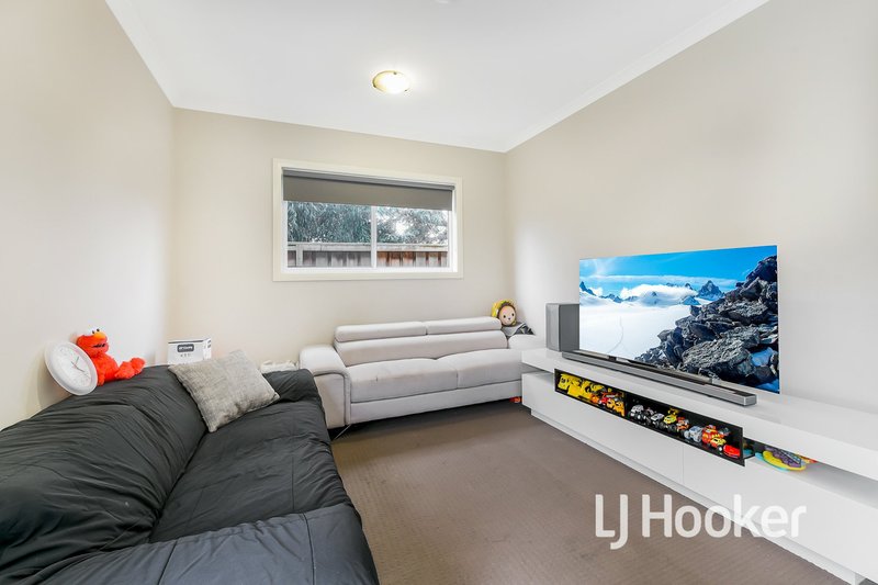 Photo - Unit 2/37-39 Valencia Circuit, Cranbourne VIC 3977 - Image 2