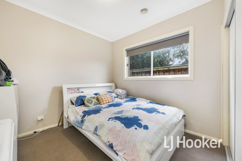 Photo - Unit 2/37-39 Valencia Circuit, Cranbourne VIC 3977 - Image 5