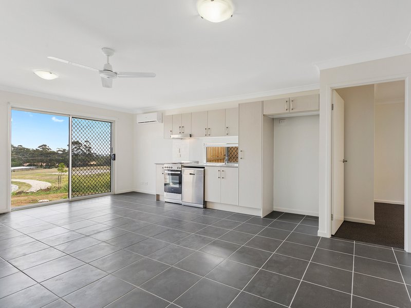 Photo - Unit 2/37 Alistair Street, Glenvale QLD 4350 - Image 2