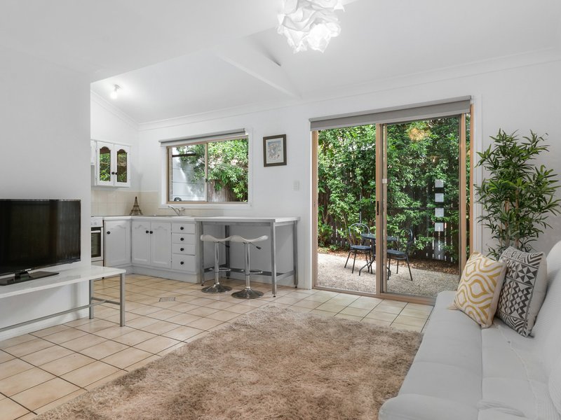 Photo - Unit 2/37 Moore Street, Morningside QLD 4170 - Image 2