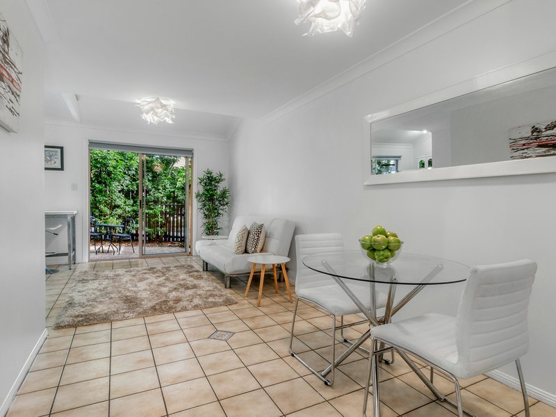 Photo - Unit 2/37 Moore Street, Morningside QLD 4170 - Image 3