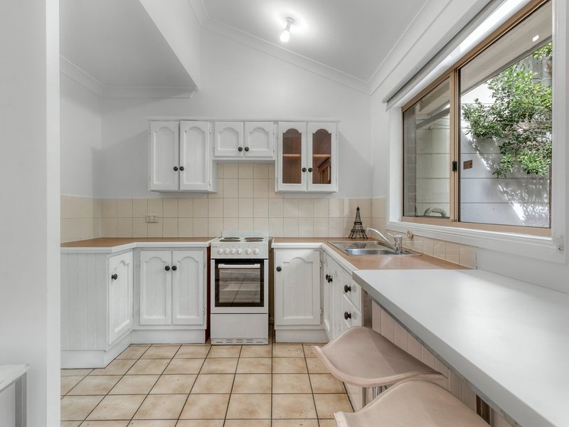 Photo - Unit 2/37 Moore Street, Morningside QLD 4170 - Image 5