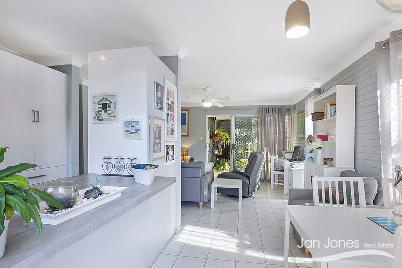 Photo - Unit 2/38 Hawthorne Street, Woody Point QLD 4019 - Image 6