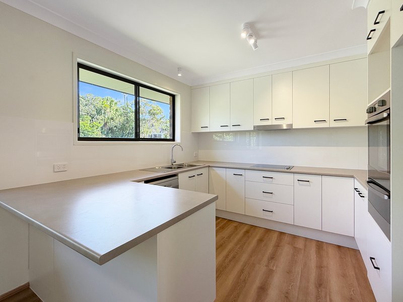 Photo - Unit 2/4 Fairlie Cres , Moffat Beach QLD 4551 - Image 4