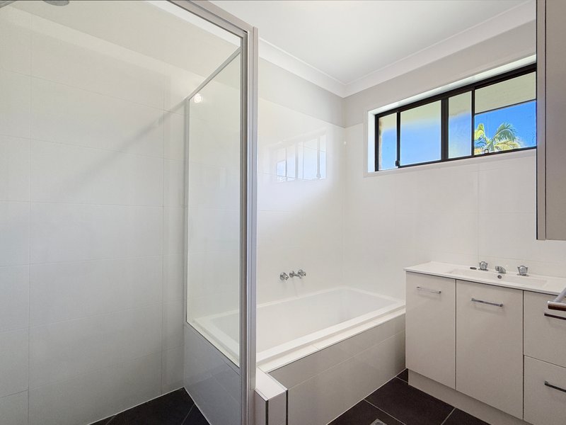 Photo - Unit 2/4 Fairlie Cres , Moffat Beach QLD 4551 - Image 9