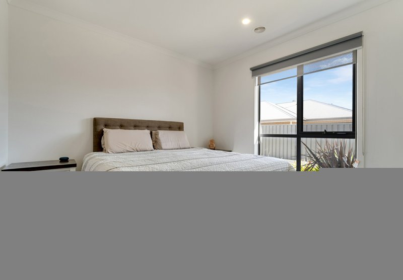 Photo - Unit 2/40 Mckenzie Street, Broadford VIC 3658 - Image 2