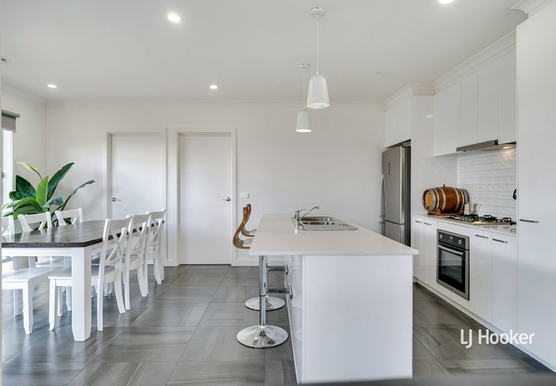 Photo - Unit 2/40 Mckenzie Street, Broadford VIC 3658 - Image 5