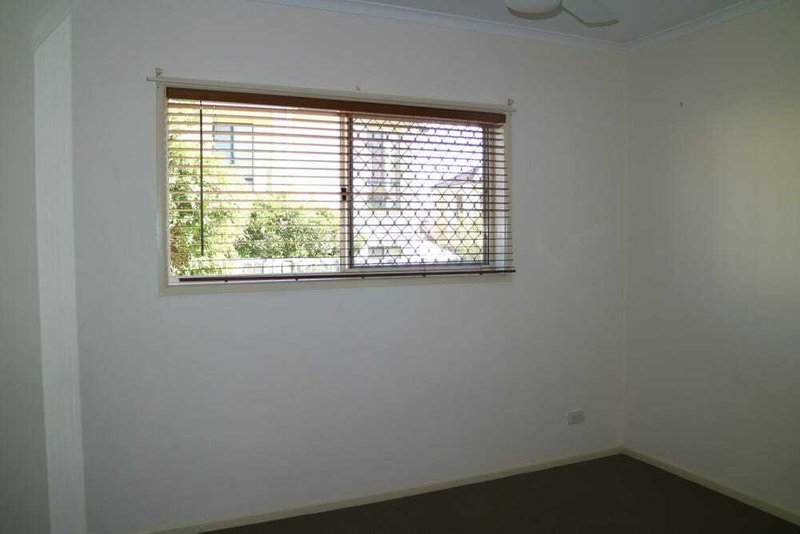 Photo - Unit 2/42 Georgina St , Woody Point QLD 4019 - Image 4