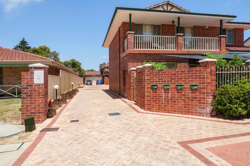 Photo - Unit 2/5 Fraser Street, Rockingham WA 6168 - Image 2