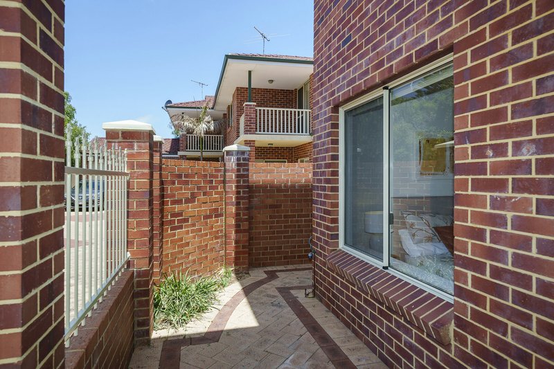 Photo - Unit 2/5 Fraser Street, Rockingham WA 6168 - Image 28