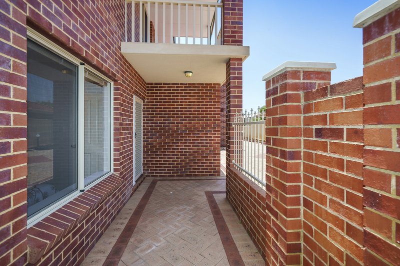 Photo - Unit 2/5 Fraser Street, Rockingham WA 6168 - Image 29