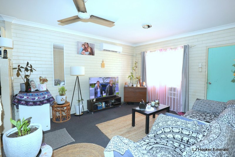 Photo - Unit 2/5 Gibson Grove, Emerald QLD 4720 - Image 2