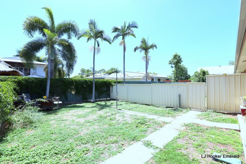 Photo - Unit 2/5 Gibson Grove, Emerald QLD 4720 - Image 8