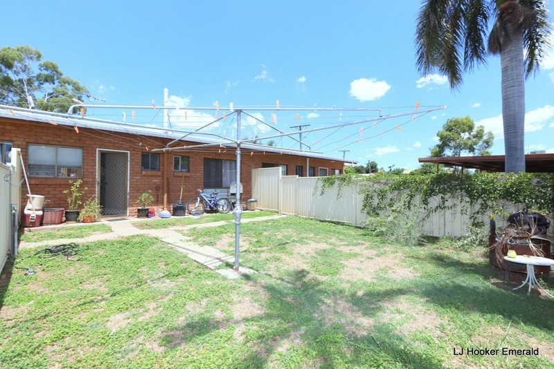 Photo - Unit 2/5 Gibson Grove, Emerald QLD 4720 - Image 9