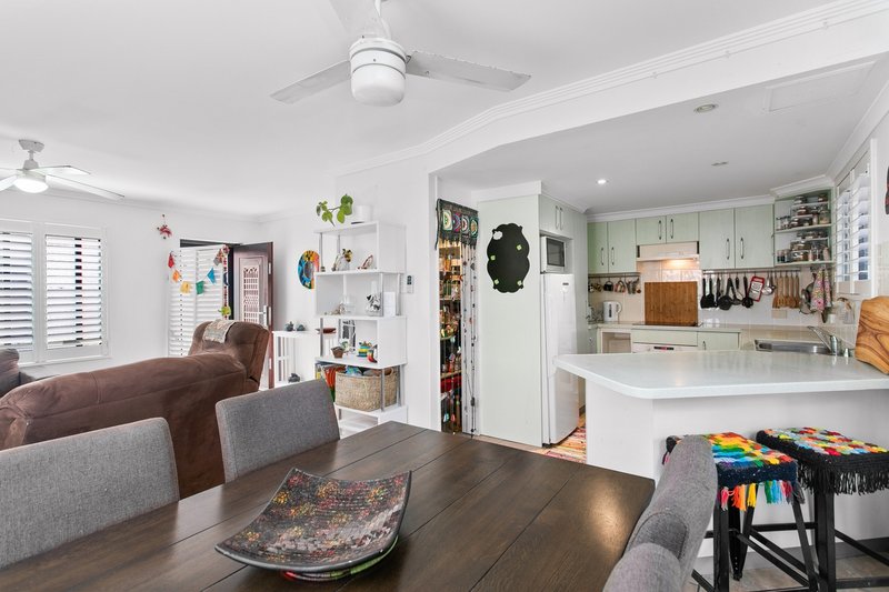 Photo - Unit 2/5 Sixth Ave , Woorim QLD 4507 - Image 4