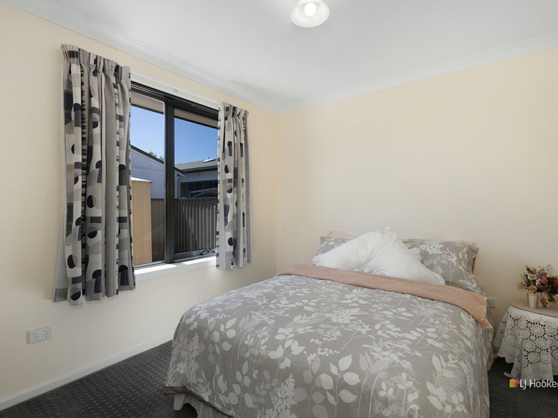 Photo - Unit 2/57a Saunders Street, Wynyard TAS 7325 - Image 13