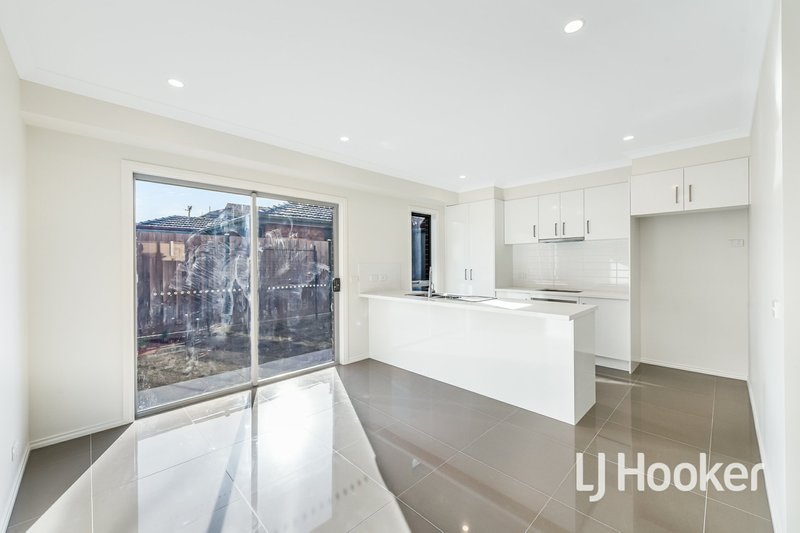 Photo - Unit 2/6. Robert Street, Dandenong VIC 3175 - Image 2