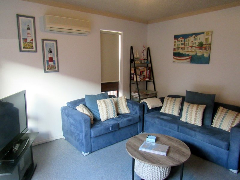 Photo - Unit 2/7 The Parkway, Victor Harbor SA 5211 - Image 4