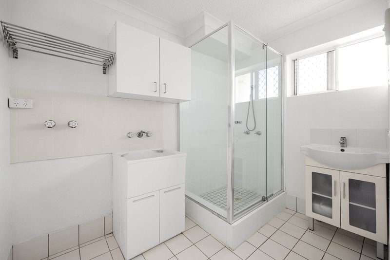 Photo - Unit 2/79 Esplanade , Golden Beach QLD 4551 - Image 8