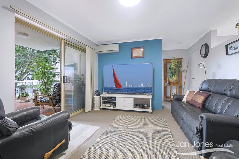 Photo - Unit 2/7A Shields St , Redcliffe QLD 4020 - Image 2