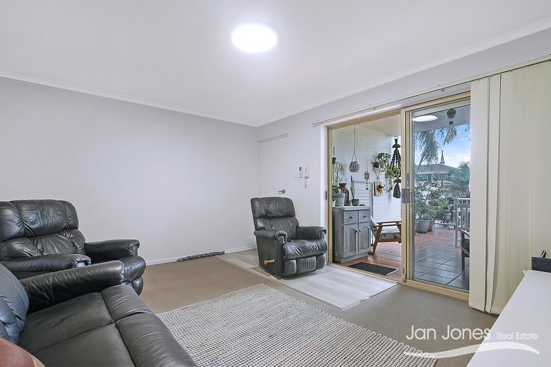 Photo - Unit 2/7A Shields St , Redcliffe QLD 4020 - Image 3