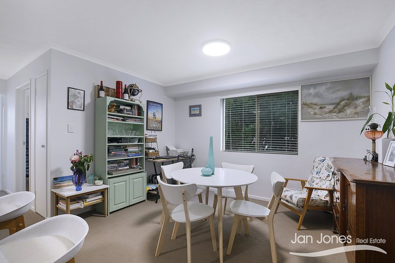 Photo - Unit 2/7A Shields St , Redcliffe QLD 4020 - Image 8