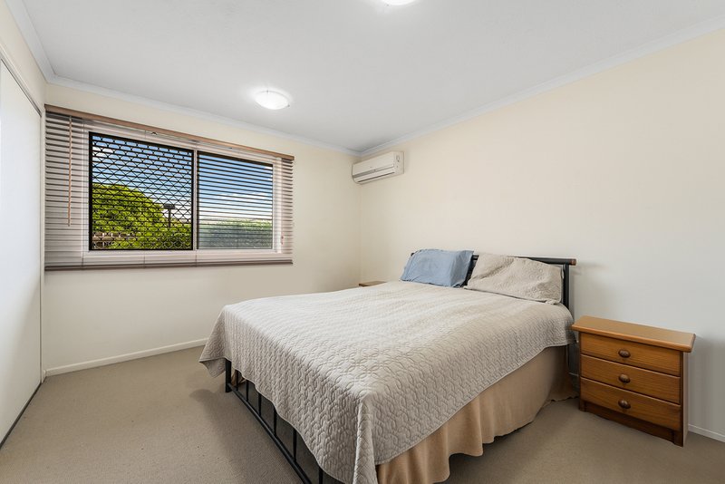 Photo - Unit 2/82 Oxley Ave , Woody Point QLD 4019 - Image 10