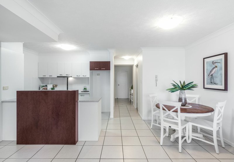 Photo - Unit 2/960 Wynnum Road, Cannon Hill QLD 4170 - Image 4