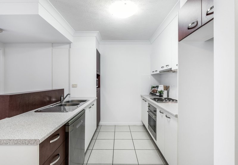 Photo - Unit 2/960 Wynnum Road, Cannon Hill QLD 4170 - Image 5