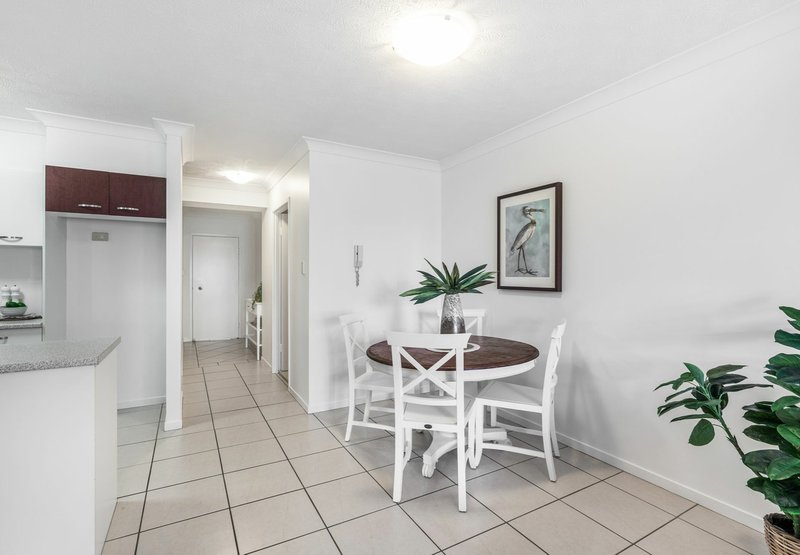 Photo - Unit 2/960 Wynnum Road, Cannon Hill QLD 4170 - Image 6